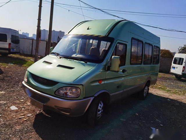 Подержанный мини-автобус 17 мест марки 2.8T Дизельный двигатель Электрические ворота Евро III