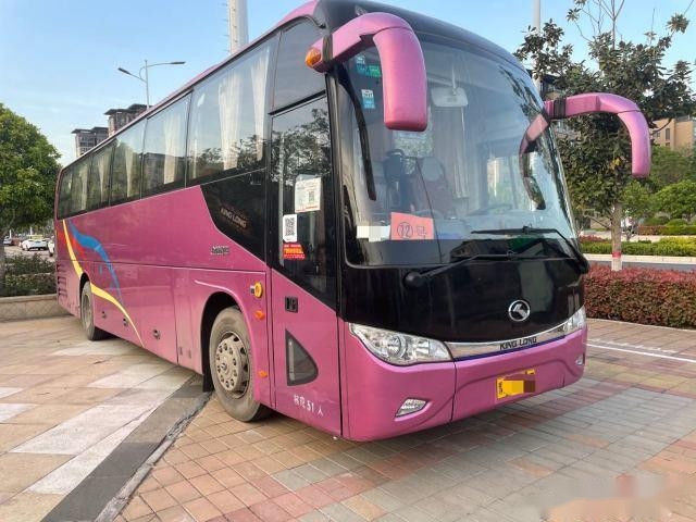 Используемое евро IV 270kw двигателя Yuchai шасси мест модели XMQ6113 51 туристического автобуса стальное
