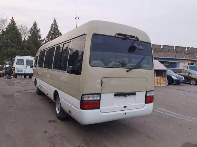 Используемый километр автобуса пассажира левой стороны бензина мест каботажного судна 20 автобуса Тойота используемый ручным приводом низкий