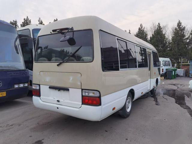 Используемый километр автобуса пассажира левой стороны бензина мест каботажного судна 20 автобуса Тойота используемый ручным приводом низкий
