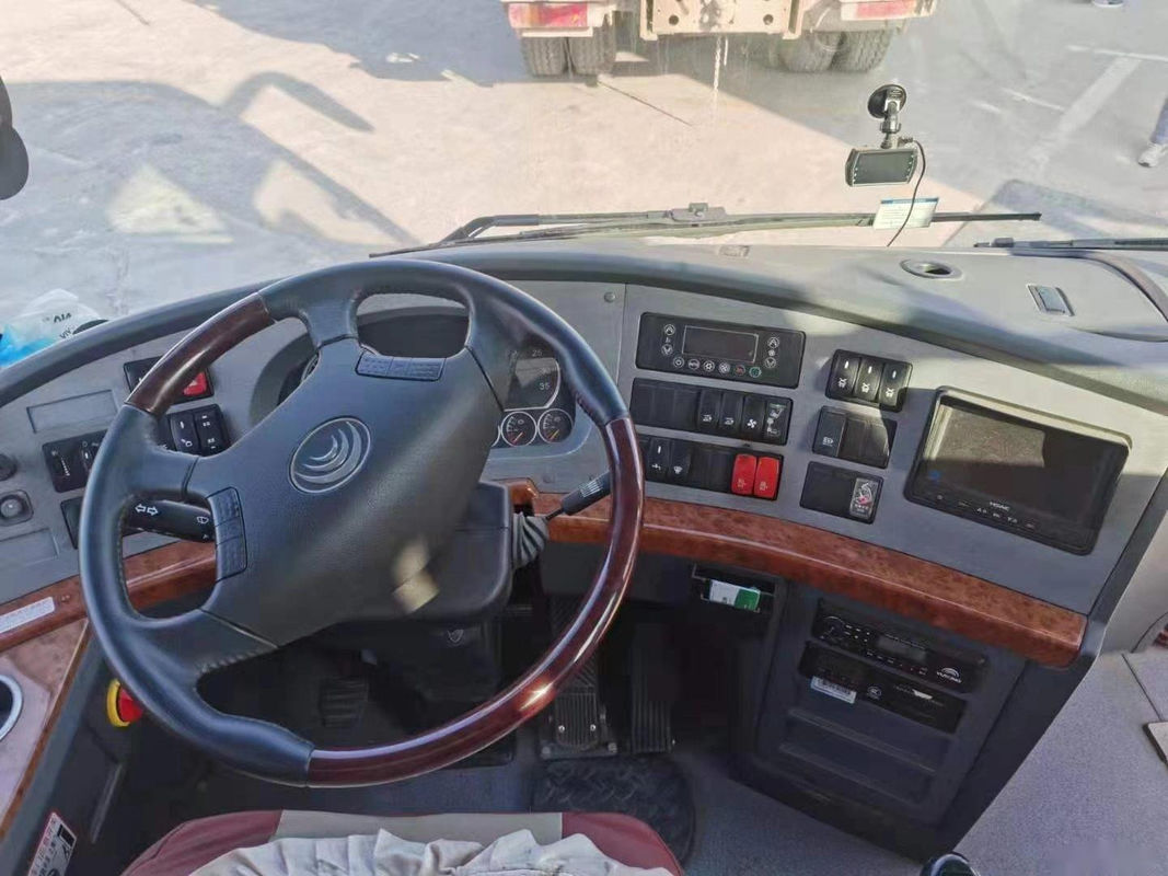 Используемый автобус ZK6110 Yutong вышел управлять 48 двойными дверями Yuchai мест задний двигатель низким туристический автобус используемый километром