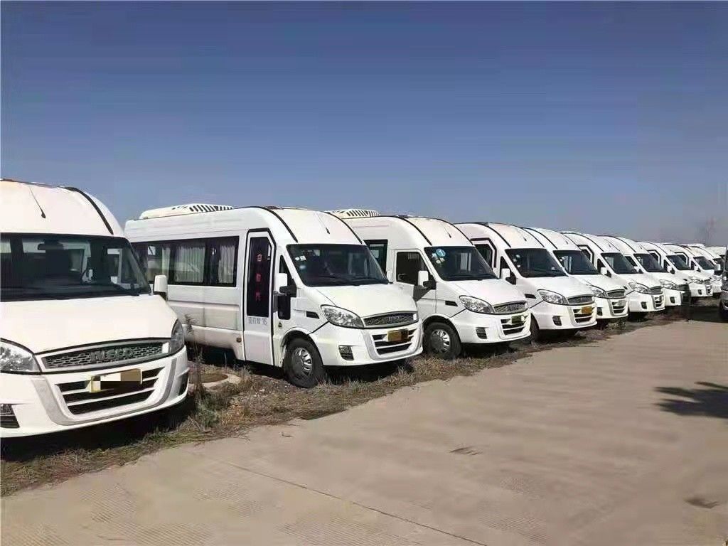 Год белого бренда IVECO используемый и новый минибуса 15 мест 129Hp дизеля 2016-2017