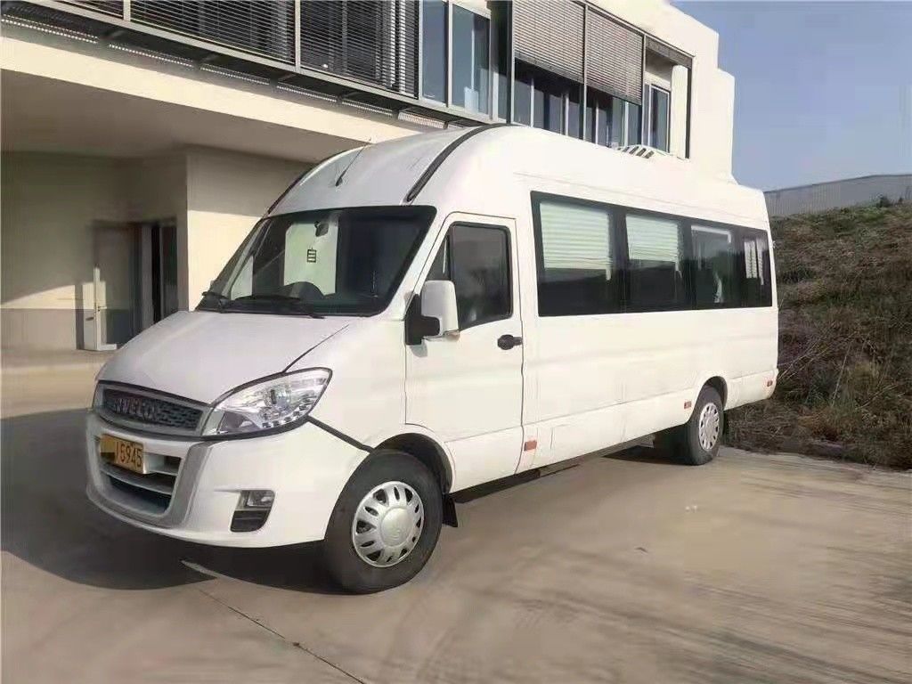 Год белого бренда IVECO используемый и новый минибуса 15 мест 129Hp дизеля 2016-2017