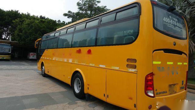 Используемые места автобуса ZK6107 49 Yutong вышли управляя шасси Yuchai воздушной подушки задний двигатель низкий километр