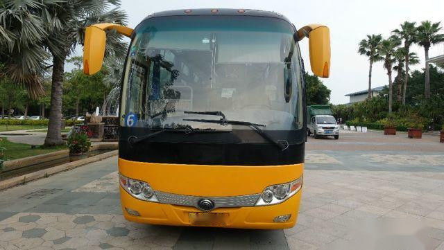 Используемые места автобуса ZK6107 49 Yutong вышли управляя шасси Yuchai воздушной подушки задний двигатель низкий километр