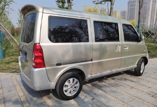 Бензин 2013 подержанных автомобилей автобуса мест автомобиля 7 Wuling года мини заправляет топливом режим привода LHD