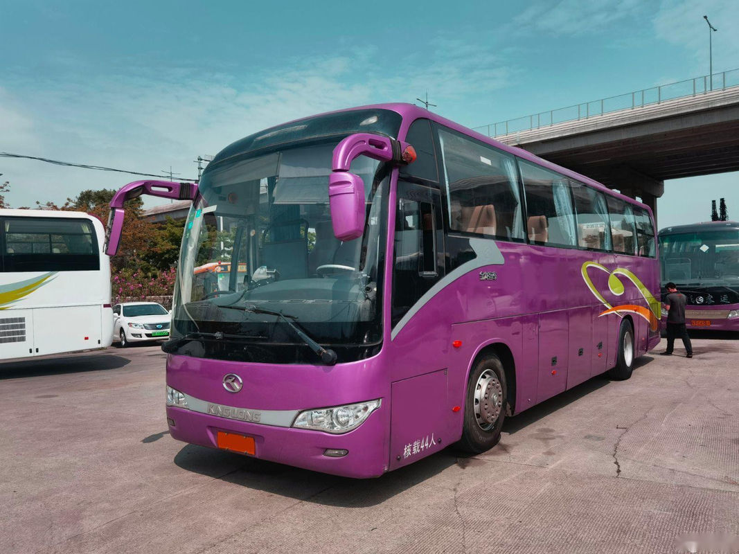 Используемый автобус XMQ6117 44 Kinglong усаживает задним тренера/туристического автобуса воздушной подушки двойных дверей двигателя используемых шасси