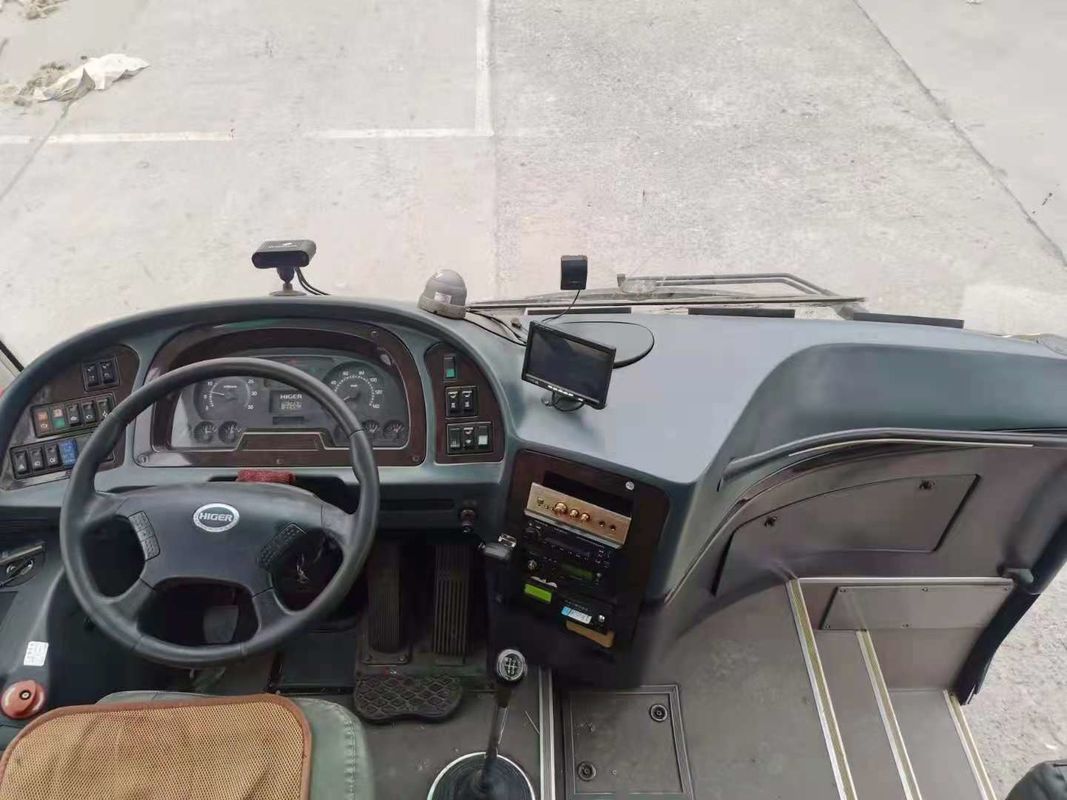 Используемый двигатель 140kw Yuchai более высоких мест автобуса KLQ6808 35 задний использовал километр стального шасси автобуса тренера низкий