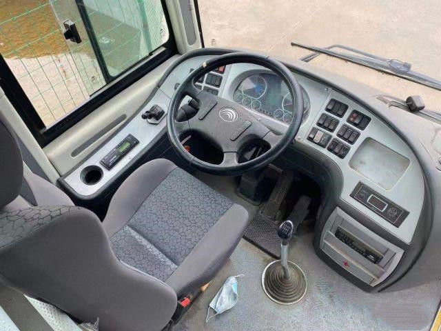 Автобус Yutong пассажира евро Yuchai двигателя двойных дверей автобуса 54seats бренда Yutong подержанное дизельное заднее IV используемый