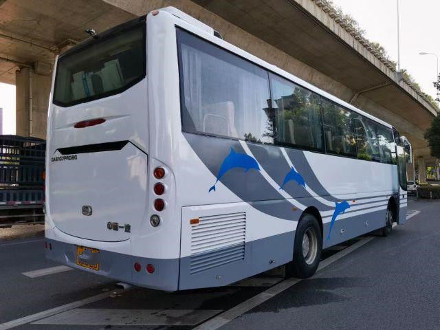 Автобус Faw & тренер AC6107 использовали километр двигателя 162kw мест CA6 автобуса 46 тренера низкий высококачественный
