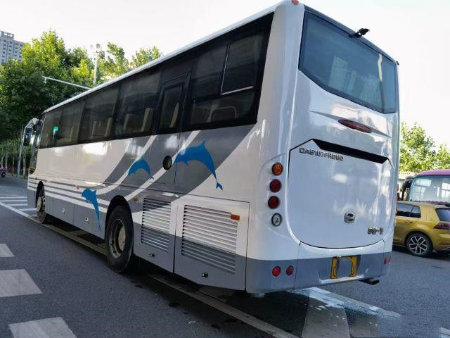 Автобус Faw & тренер AC6107 использовали километр двигателя 162kw мест CA6 автобуса 46 тренера низкий высококачественный