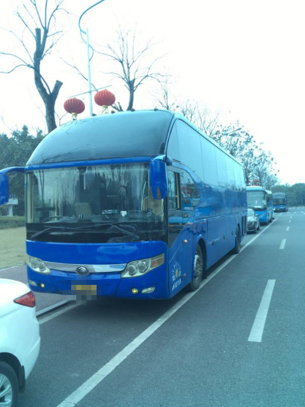 54 используемый местами автобус тренера использовал автобус Yutong ZK6127 двигатель дизеля 2016 год в хорошем состоянии