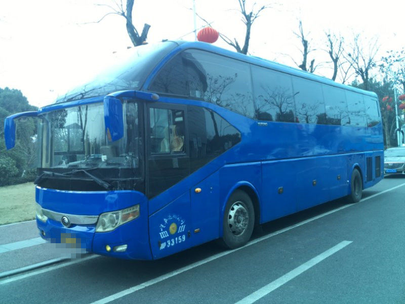 54 используемый местами автобус тренера использовал автобус Yutong ZK6127 двигатель дизеля 2016 год в хорошем состоянии