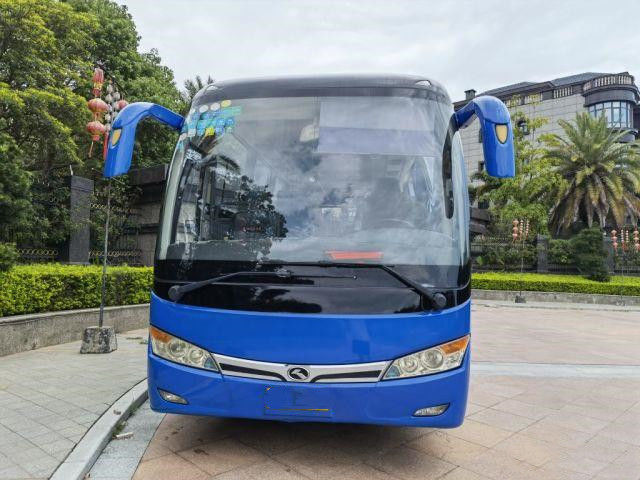 Используемый бренд Kinglong 35 модели XMQ6859 туристического автобуса усаживает низкое тренера евро километра III используемого мини