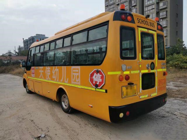 Используемый автобус тренера автобуса каботажного судна 2018 30 Seater Dongfeng EQ6750 Тойота школьного автобуса использовал 44 места