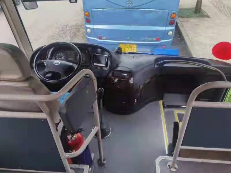 Более высокий автобус в тренере Танзании KLQ6129 Yutong длинном используемом везет 65 автобус на автобусе каботажного судна Тойота плана двигателя 2+3 фронта мест RHD