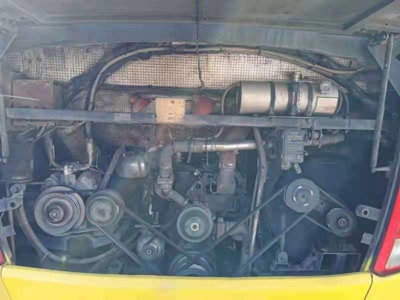 Используемый автобус Zk6110 60 Yutong усаживает тренера путешествия плана LHD двигателя 2+3 зада Yuchai