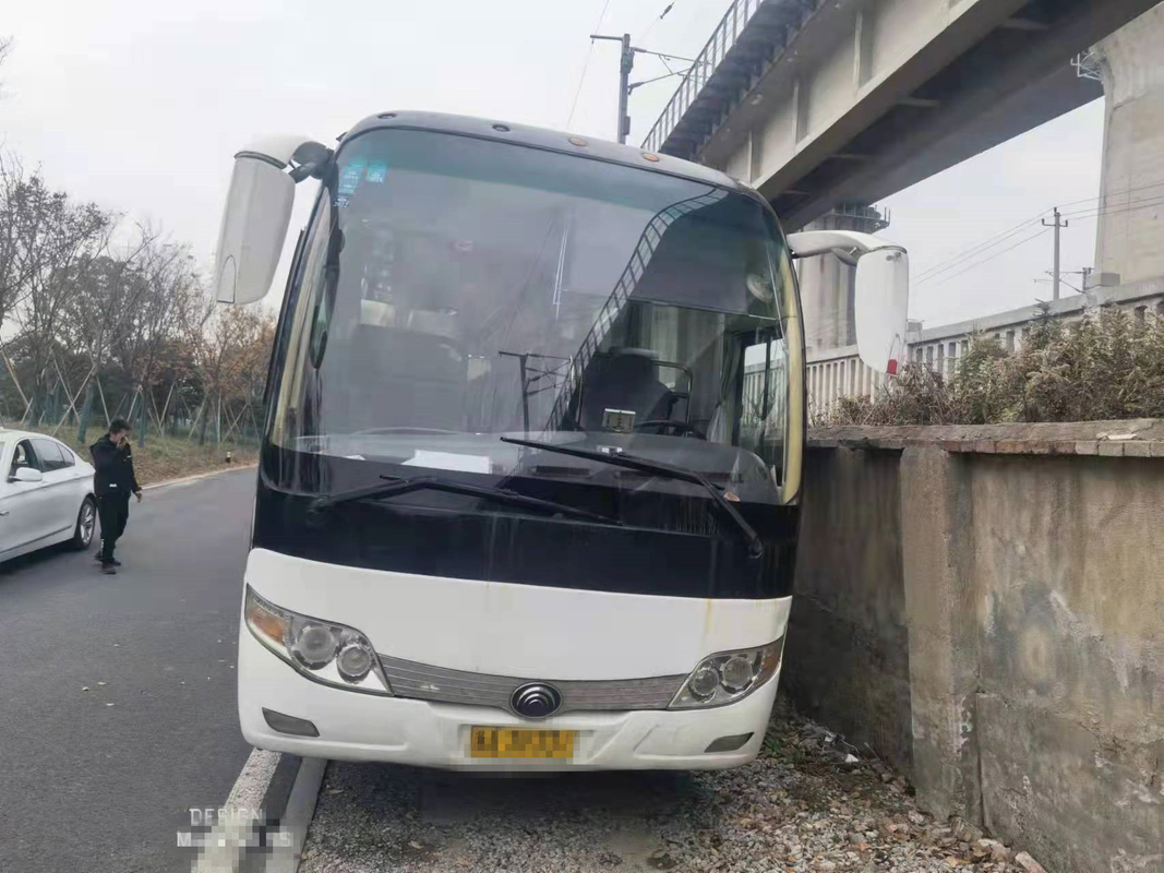 51 используемый местами автобус тренера Yutong ZK6110 используемый автобусом 2010 год управляя двигателями дизеля RHD
