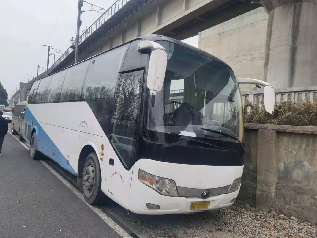 51 используемый местами автобус тренера Yutong ZK6110 используемый автобусом 2010 год управляя двигателями дизеля RHD