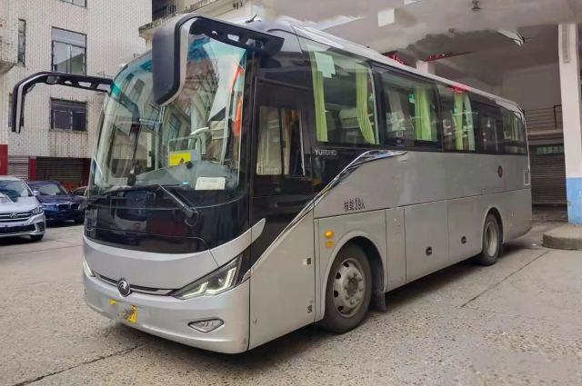 Yutong использовало роскошь автобуса тренера автобуса ZK6907 2021 39 мест автобус Yutong оценивает дизельное шасси воздушной подушки
