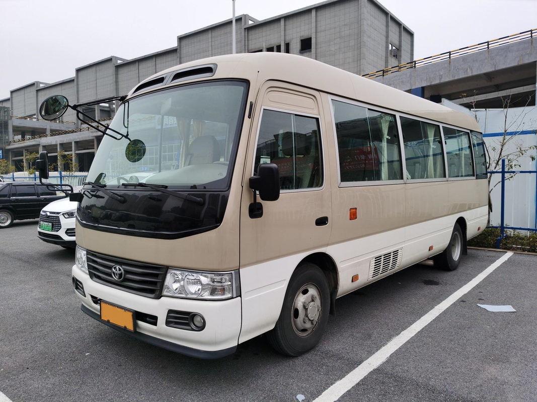 Двигателя 23 Hino автобуса каботажного судна LHD автобус Seater подержанного хаки с роскошной A/C системой