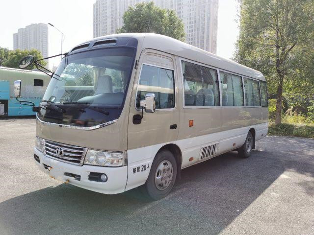 Автобус Тойота используемый каботажным судном с полными автобусом оборудования 20 используемым местами мини в автобусе Munual бензина сползая окна 2012 год
