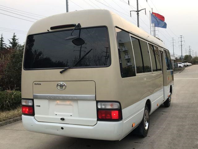 Подержанный автобус бензина автобуса 3TR каботажного судна Тойота использовал 23 автобусов мест мини в пользе 2013 год