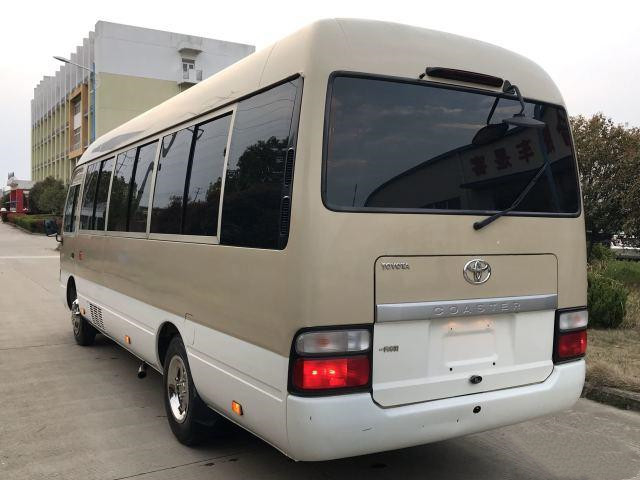 Подержанный автобус бензина автобуса 3TR каботажного судна Тойота использовал 23 автобусов мест мини в пользе 2013 год