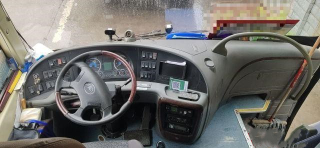 Используемые туристические автобусы ZK6998 Yutong использовали 39 мест дизельный тренер двигателя Yuchai везет используемые междугородние роскошные автобусы на автобусе в 2014 год