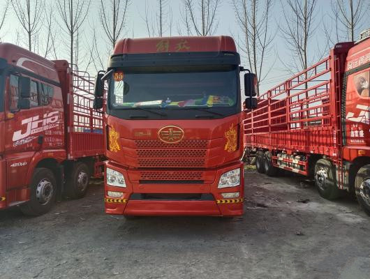 FAW использовало 8x4 тележки груза 18 тонн с 12wheels использовали для пользы груза в хорошем состоянии