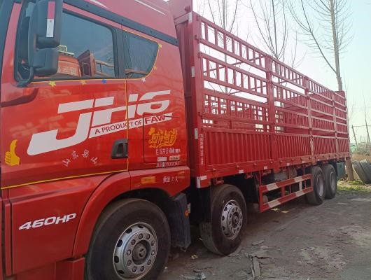 FAW использовало 8x4 тележки груза 18 тонн с 12wheels использовали для пользы груза в хорошем состоянии