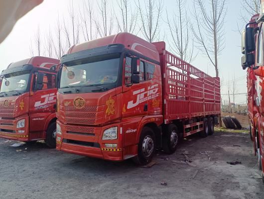 FAW использовало 8x4 тележки груза 18 тонн с 12wheels использовали для пользы груза в хорошем состоянии