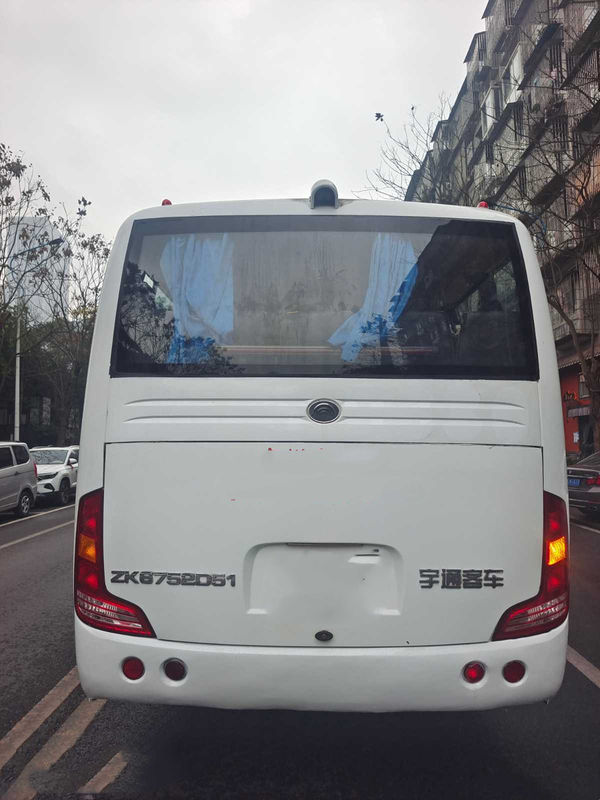 Используемый бренд ZK6761 Yutong в ЕВРО используемом автобусом Yuchai двигателя 2017 используемом годом LHD дизельным белым v 29 автобусов мест