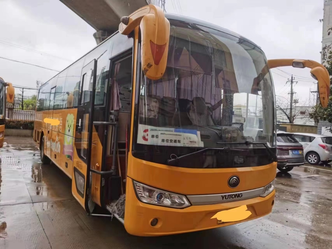 RHD/LHD использовало двигатель Yuchai дверей Yutong 60seats 2+3layout 2 тренера задний