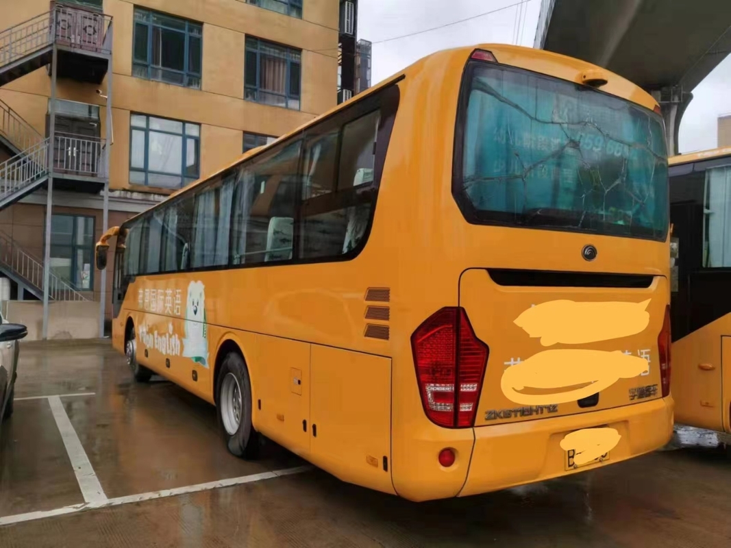 RHD/LHD использовало двигатель Yuchai дверей Yutong 60seats 2+3layout 2 тренера задний