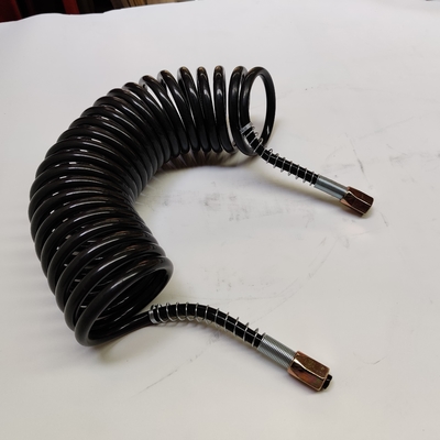Свернутый спиралью полейте из шланга шланг PU кабеля 7 ядров черный спиральный с соединителем утюга для трейлера тележки