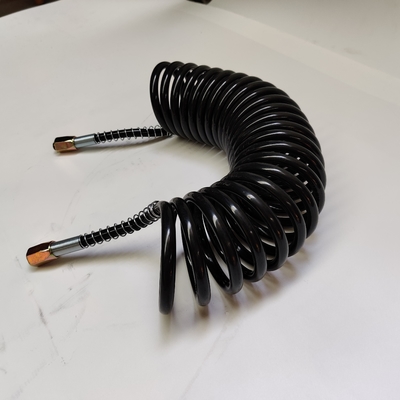 Свернутый спиралью полейте из шланга шланг PU кабеля 7 ядров черный спиральный с соединителем утюга для трейлера тележки